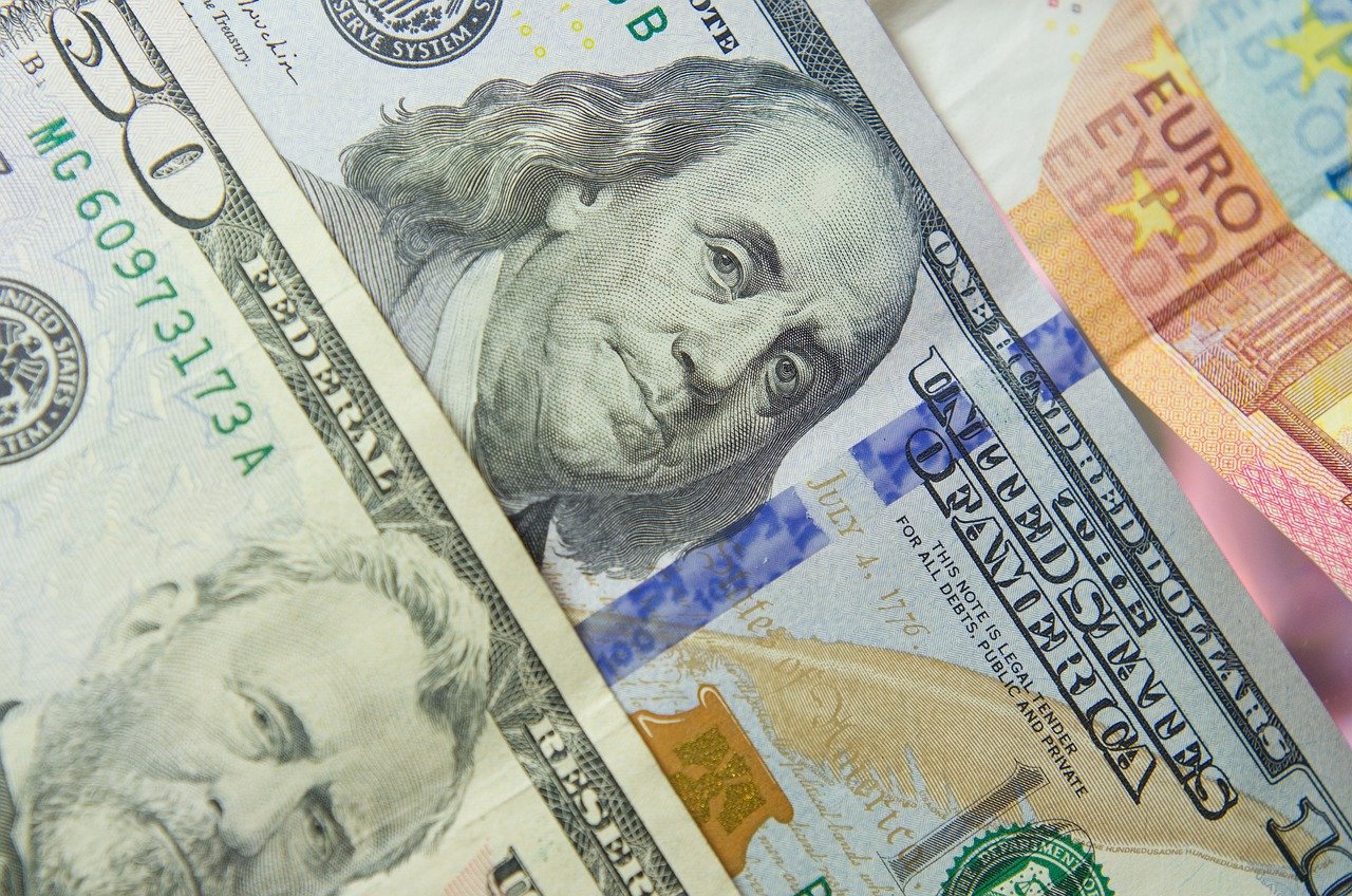 CLOSE UP OF PAPER CURRENCY - EURO & AMERICAN